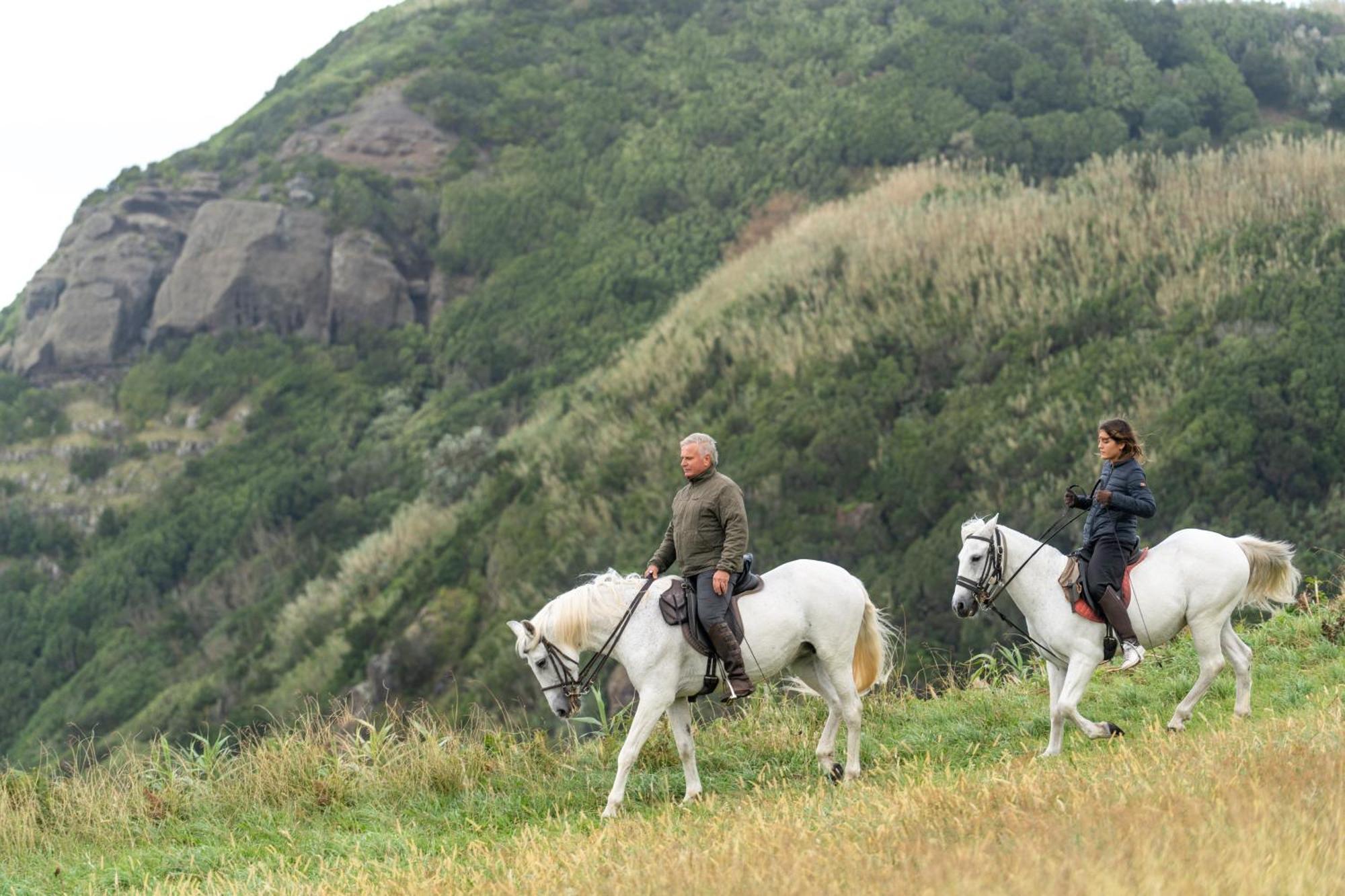 Sensi Azores Nature And Spa Ginetes Dış mekan fotoğraf Horse riding in the park